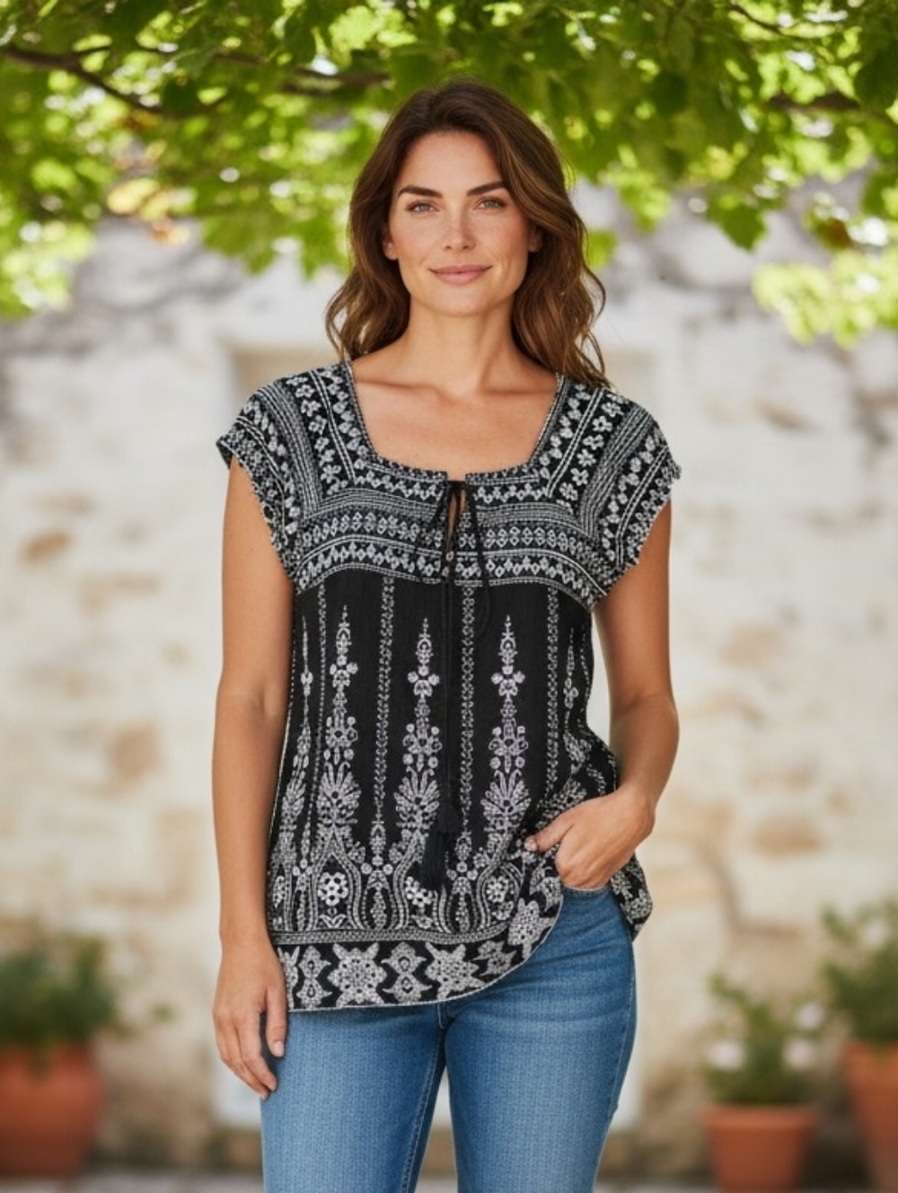 Almost Famous Black and White Tunic Top
